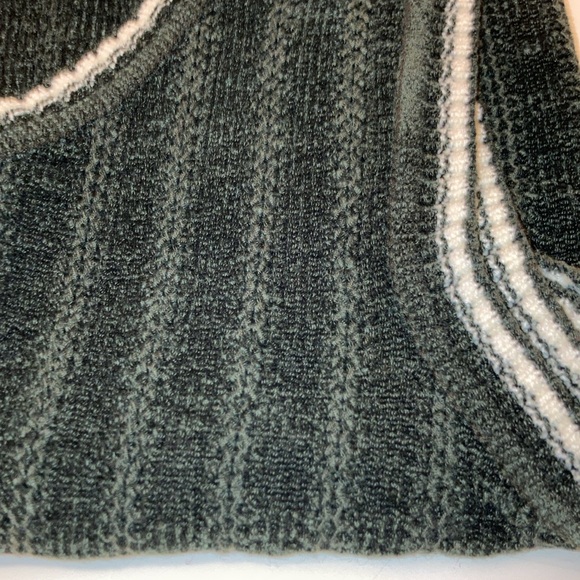 EUC Boys Acrylic Knit Vest Sz 8; Dark Green with Cream Accent along All Openings - Picture 6 of 7